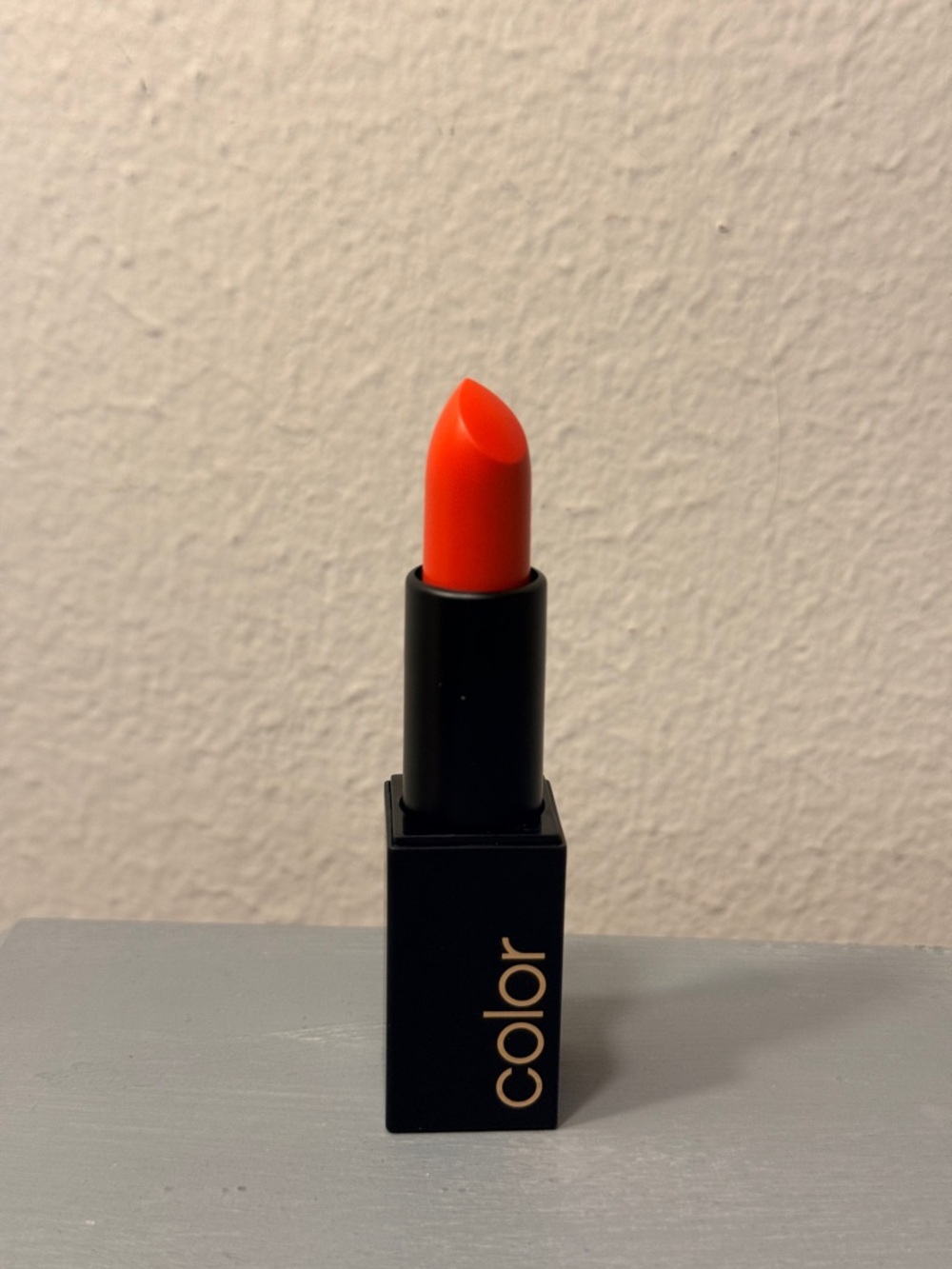 Color Lipstick Hotshot - Creamy Satin Finish